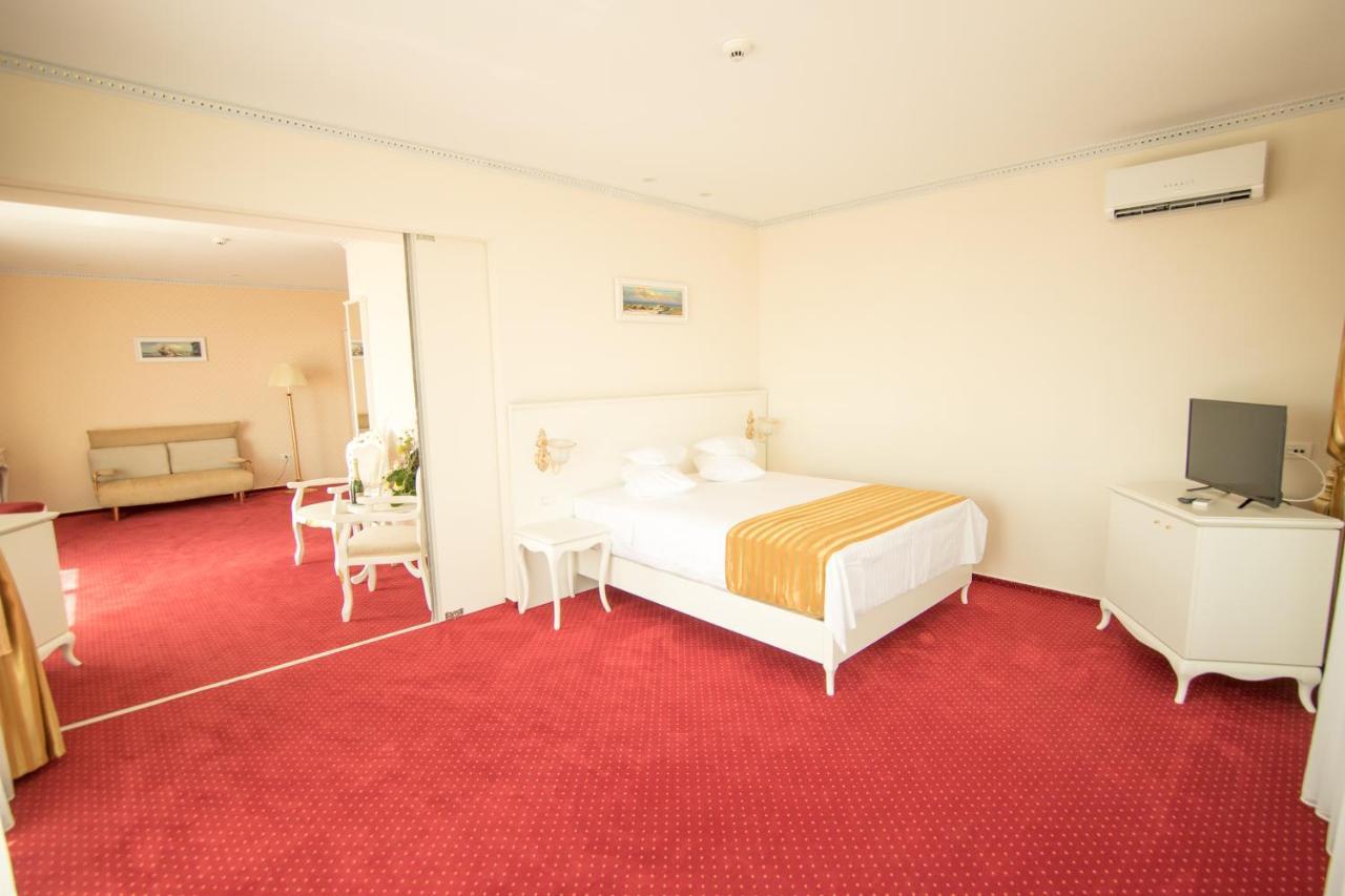 Msr Port Hotel 曼加利亚 外观 照片