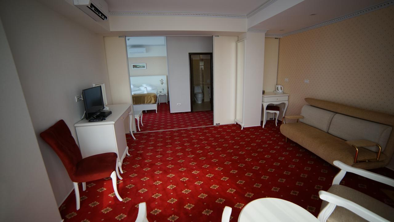 Msr Port Hotel 曼加利亚 外观 照片