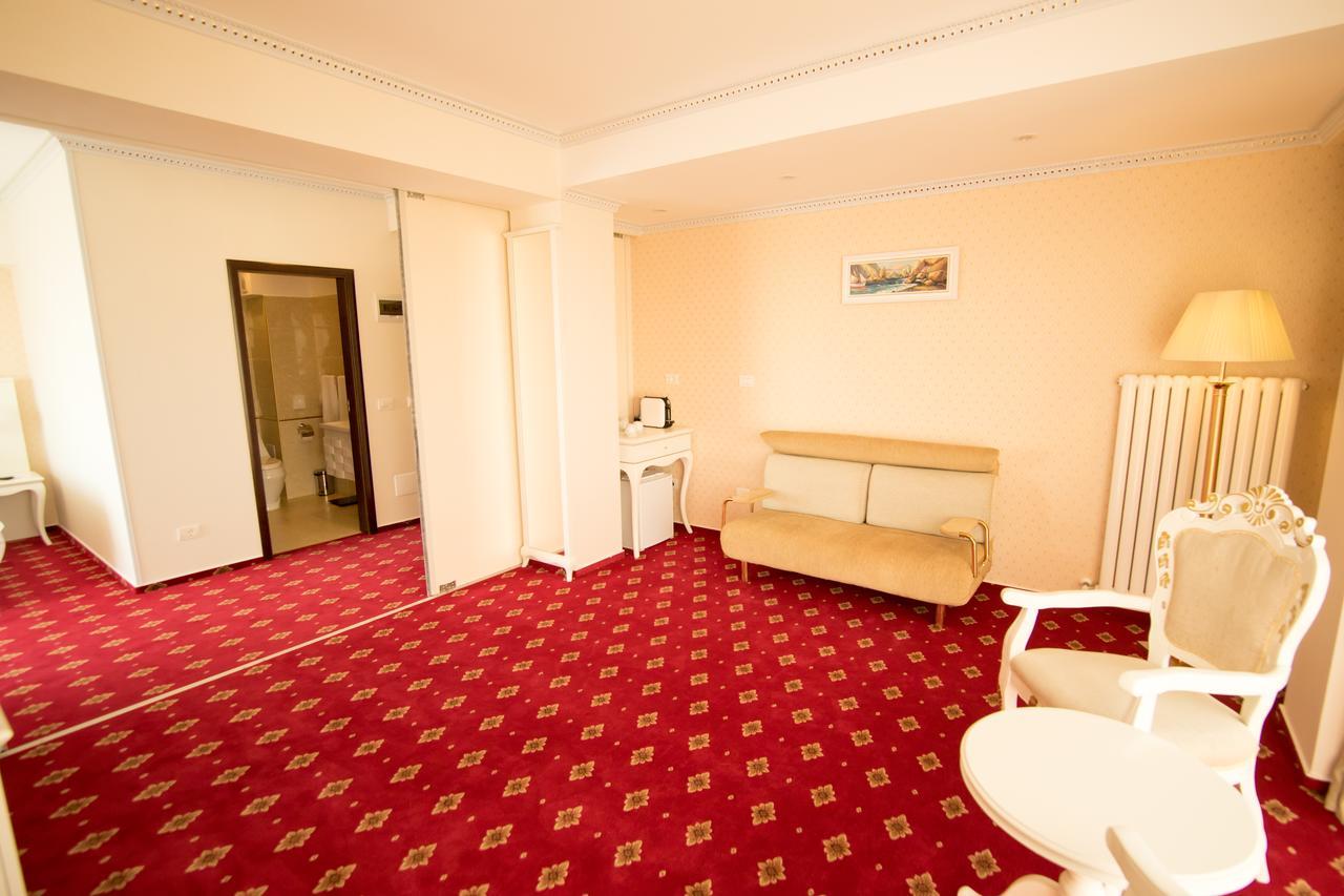 Msr Port Hotel 曼加利亚 外观 照片